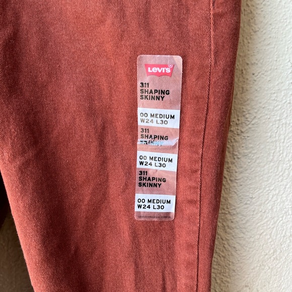 Levi’s never worn - Picture 4 of 8